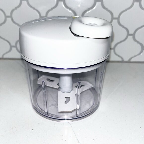 PAMPERED CHEF Manual Mini Food Processor #2581 with Storage Lid New in Box - Picture 4 of 8